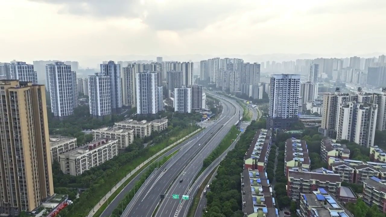 航拍安静的重庆都市街道视频素材