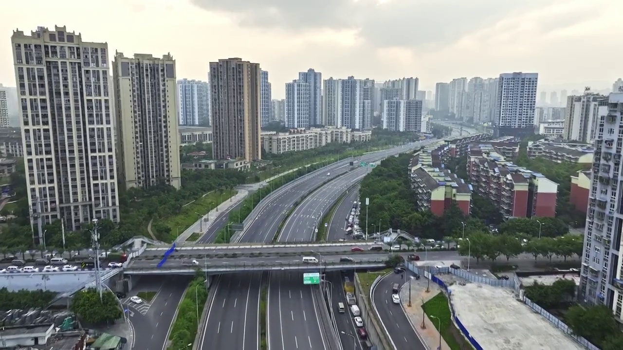 航拍安静的重庆都市街道视频素材