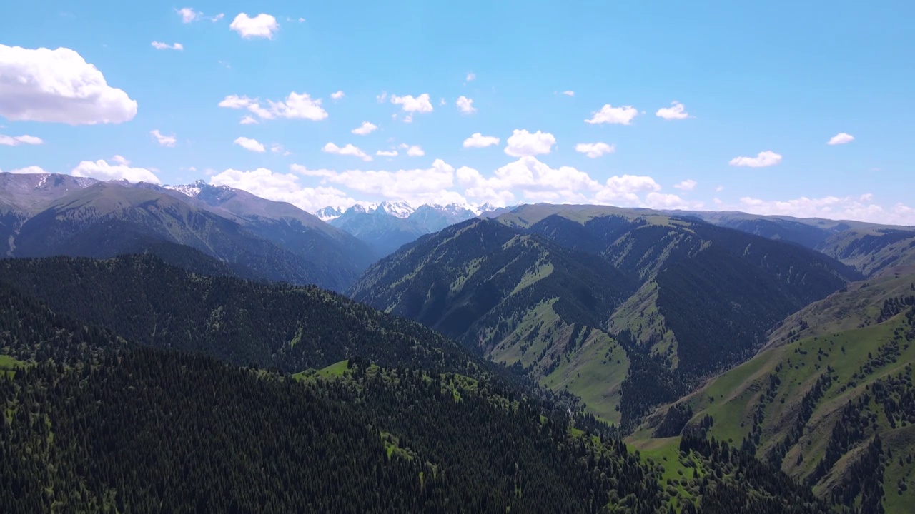 航拍新疆天山山脉博格达峰视频素材