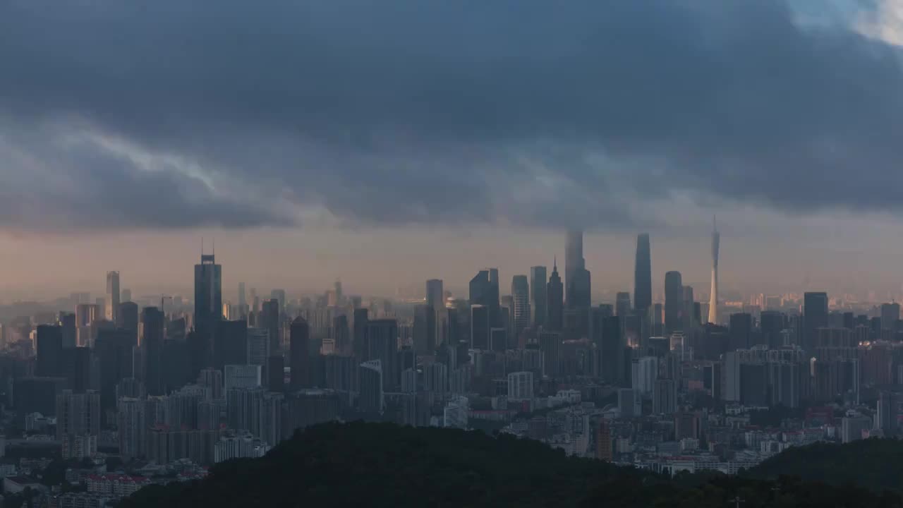 广州城市风光最佳观景点之白云山顶远眺广州天河CBD视频素材