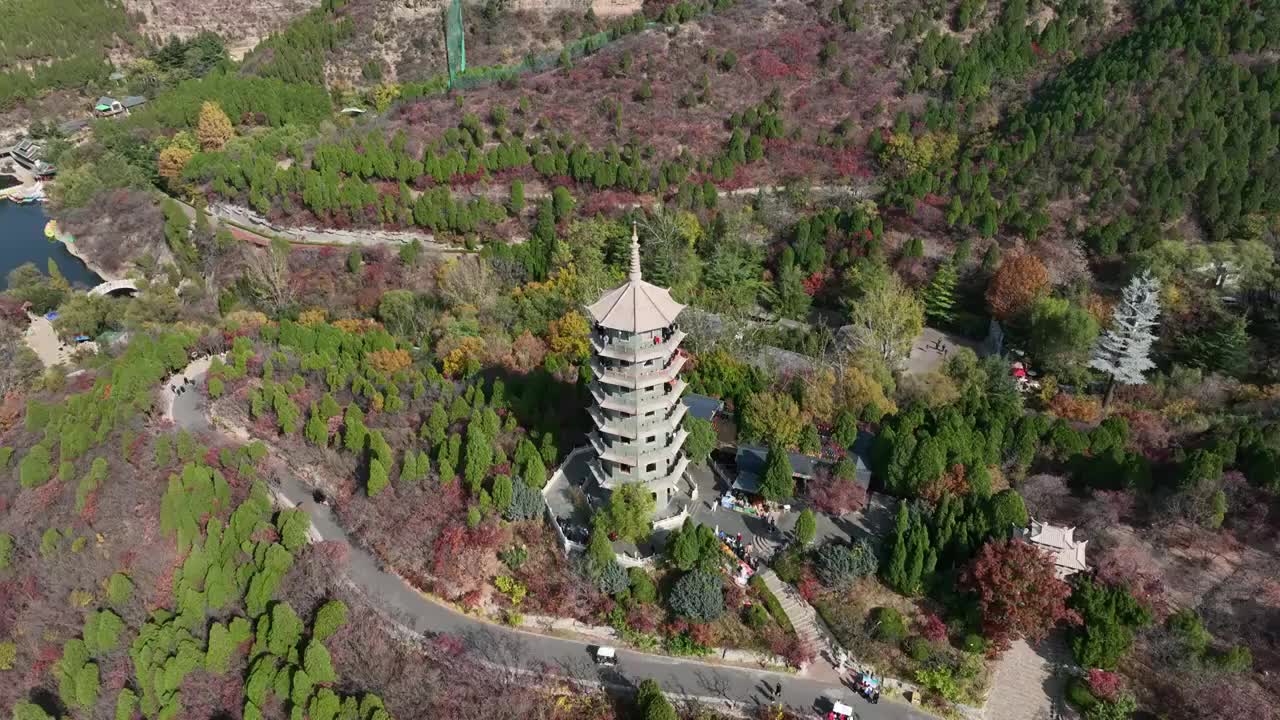 中国山东济南红叶谷万叶塔航拍视频素材