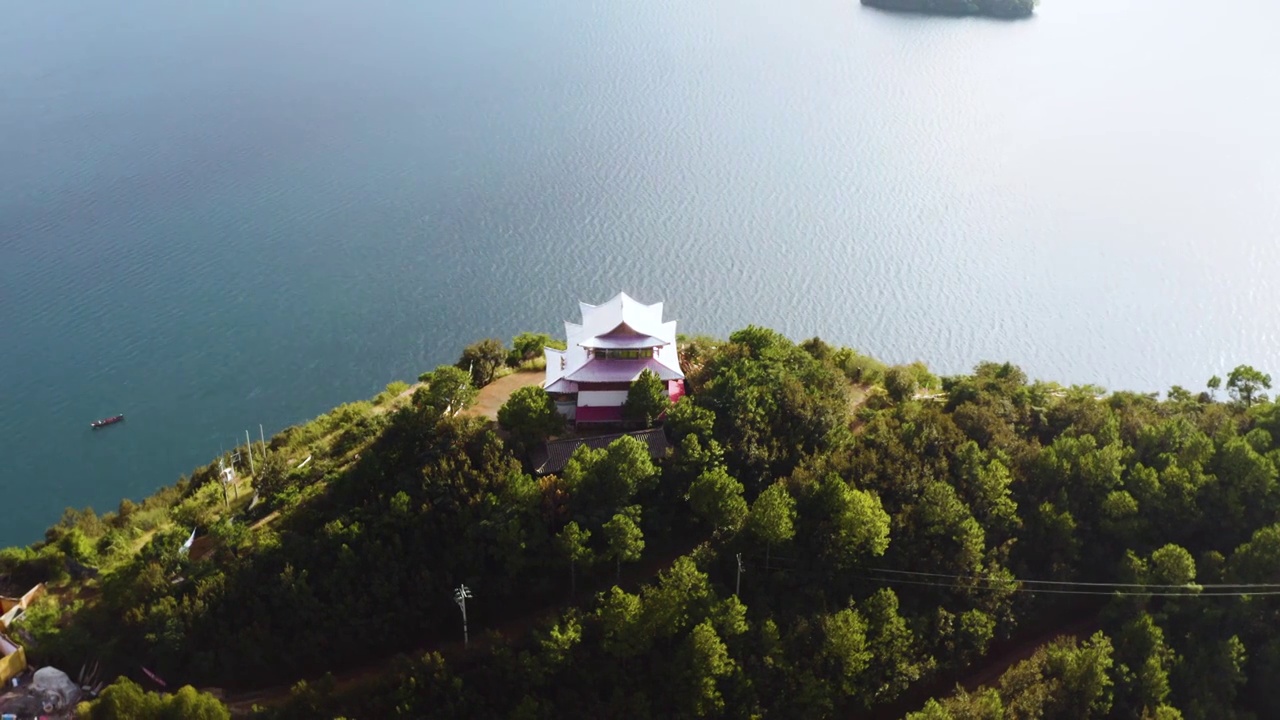 航拍中国第三大深水湖泊川滇著名旅游胜地泸沽湖视频素材