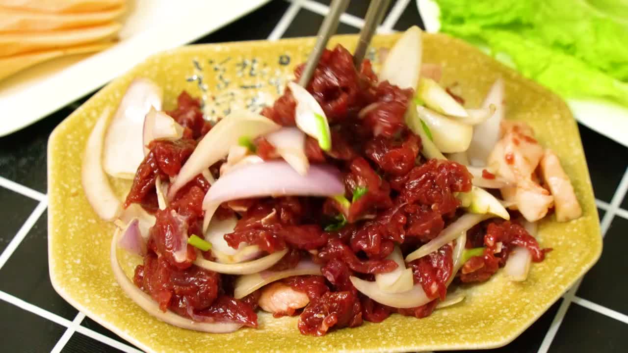 齐齐哈尔烤肉，洋葱半肉，烤牛肉，韩式烤肉视频素材