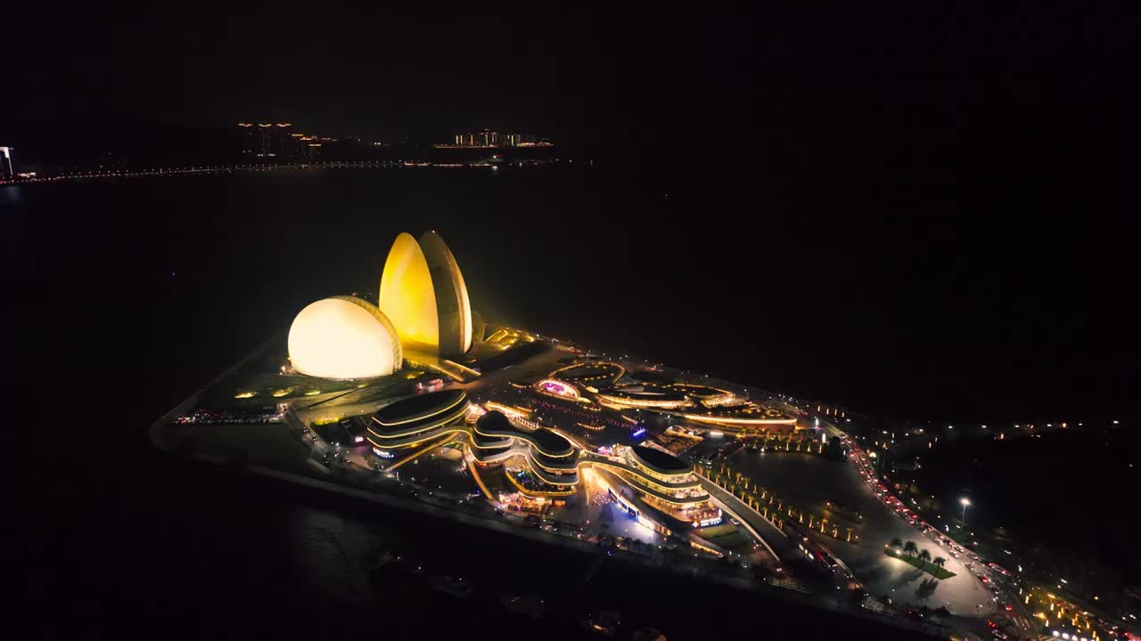大湾区珠海日月贝夜景海上歌剧院贝壳建筑航拍4k视频下载