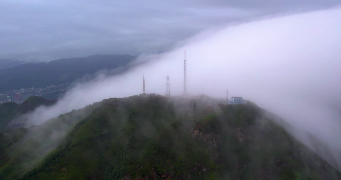 云雾缭绕，仙境般的吹台山 莲花山视频素材