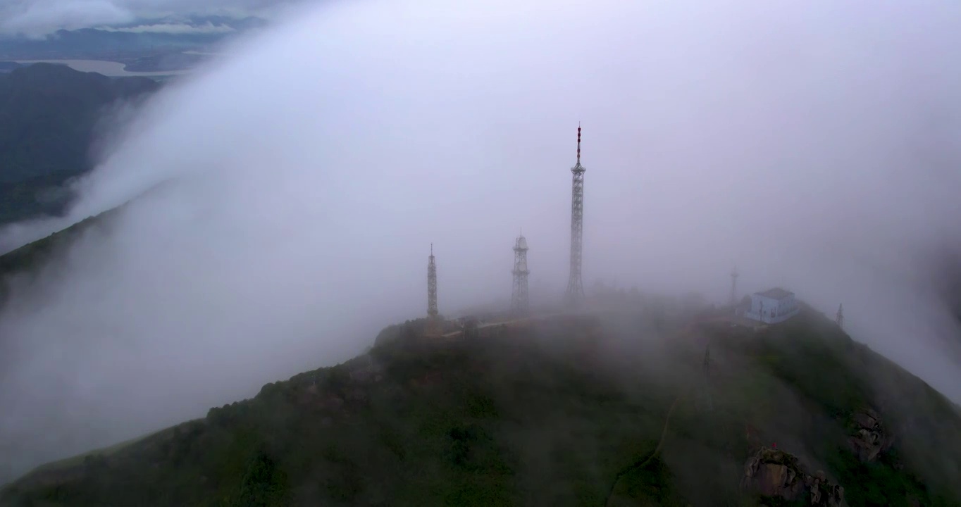 云雾缭绕，仙境般的吹台山 莲花山视频下载