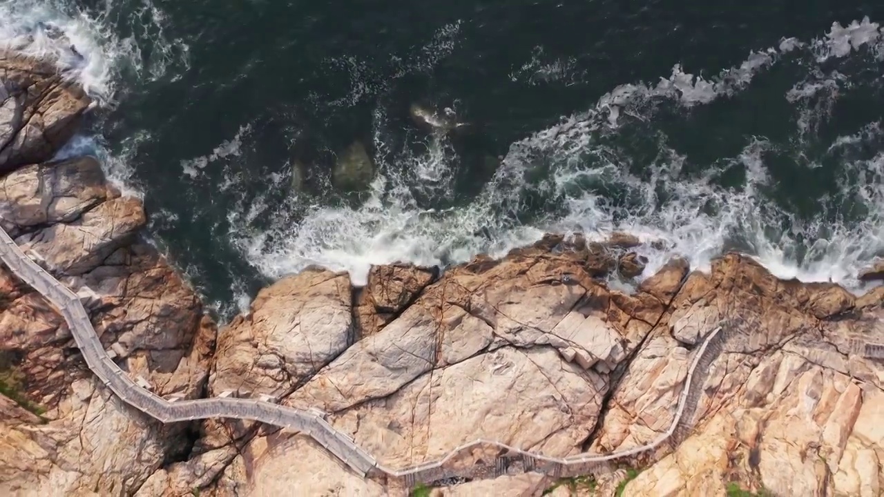 阳江海陵岛海浪拍打礁石视频素材