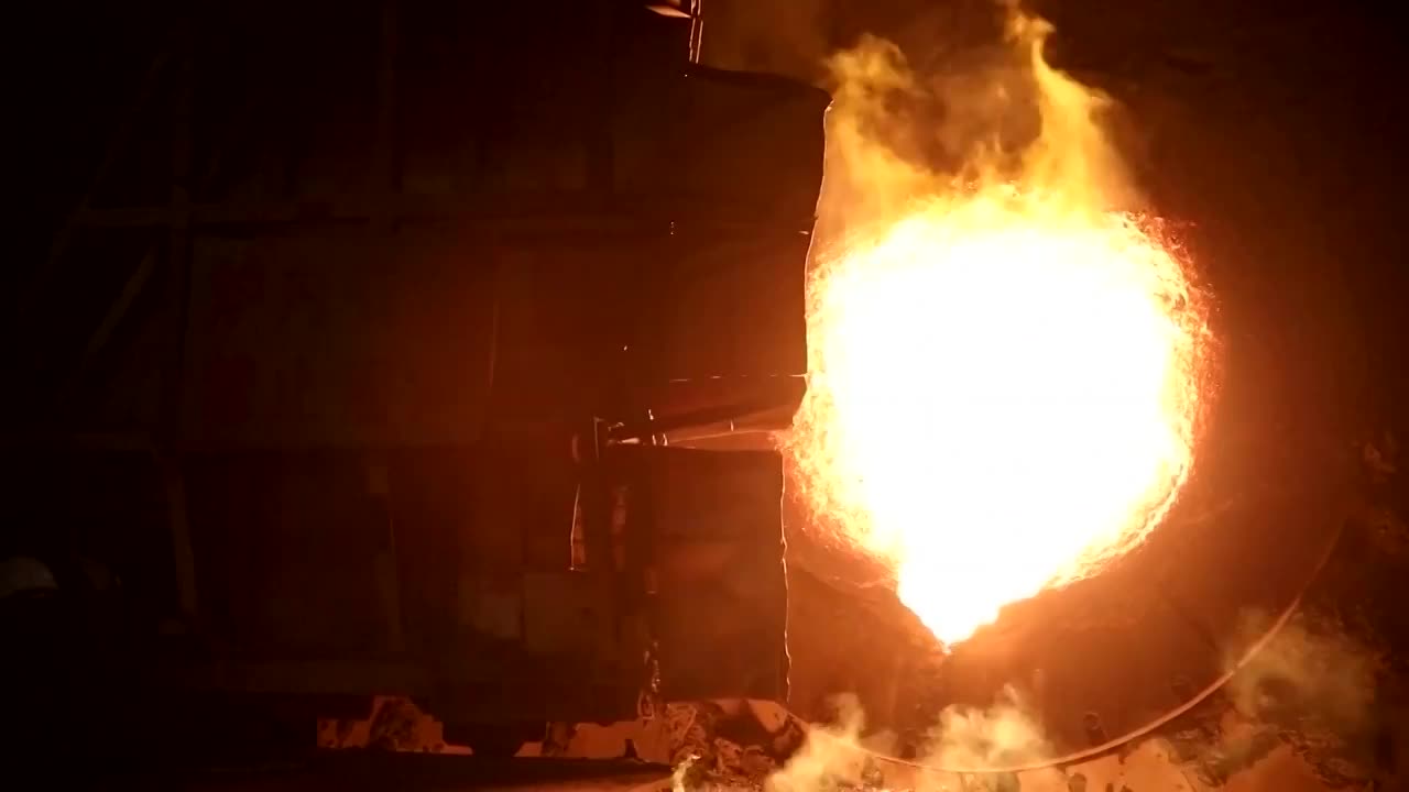 中国工业重工业金属加工工厂内部生产（选编）视频素材