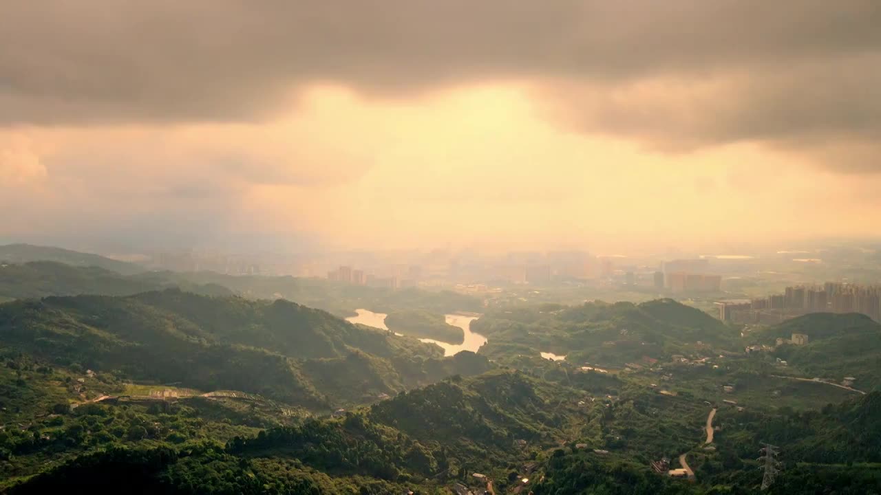 中国四川龙泉山航拍俯瞰成都市区视频素材