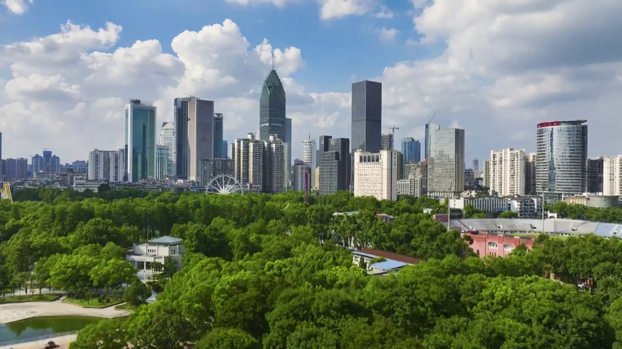 武汉夏日城市天际线风光视频下载