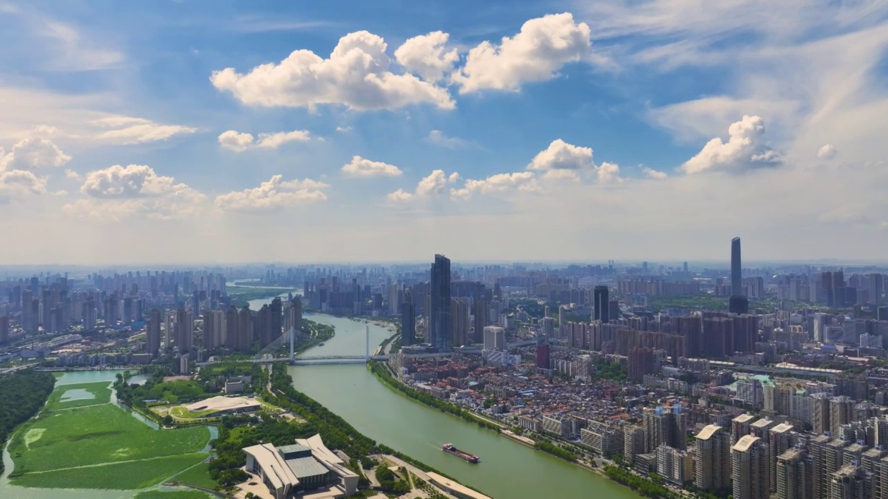 武汉夏日城市天际线风光视频下载