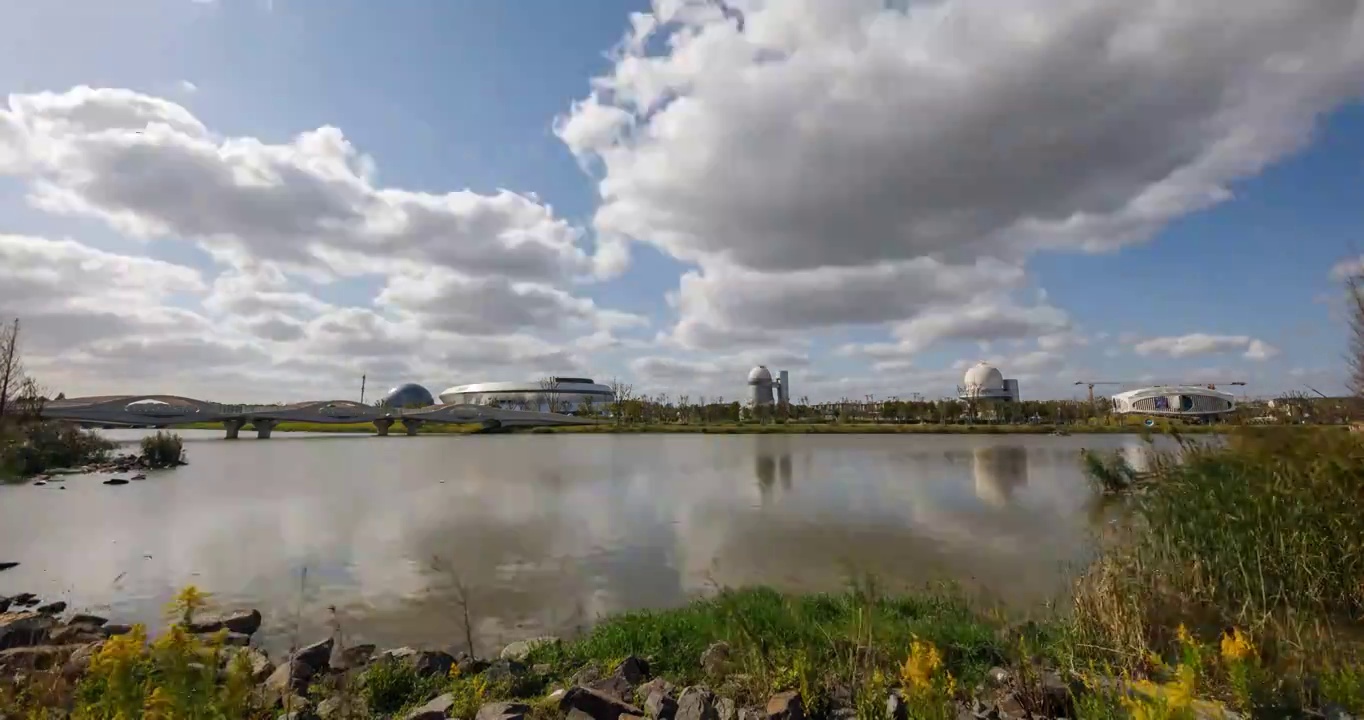 上海市浦东新区临港新城天文馆湿地公园户外延时摄影视频素材