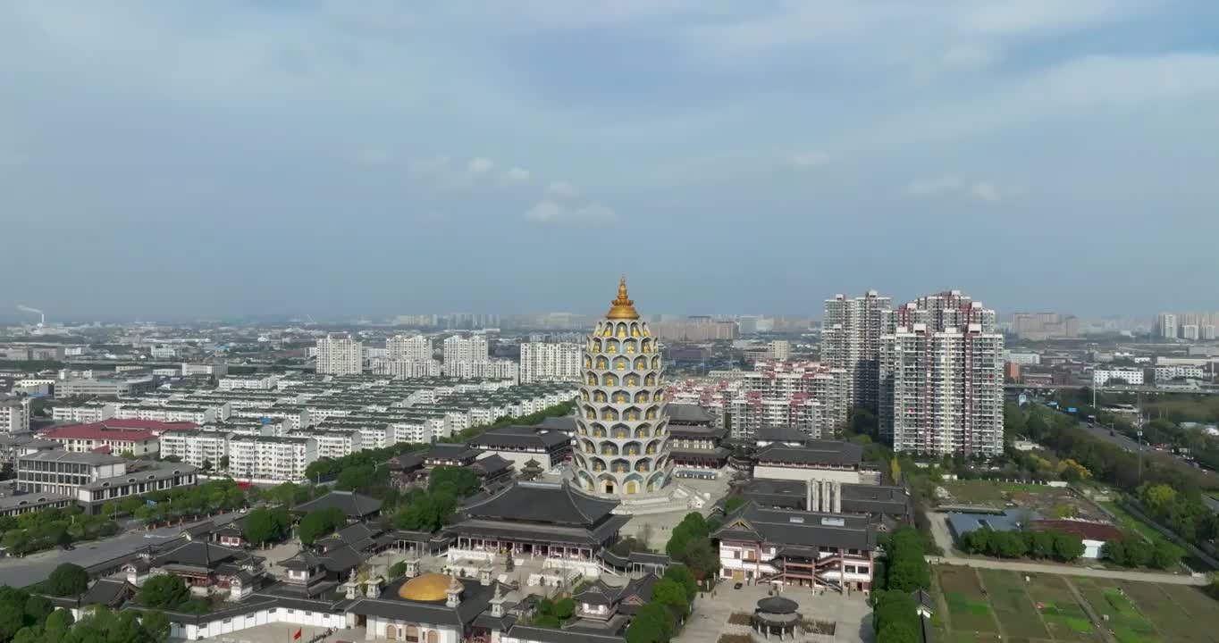 航拍著名寺院常州市武进区宝林寺佛塔建筑风光视频下载