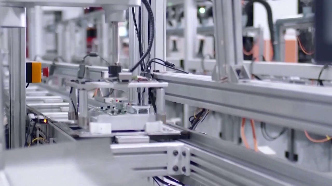 中国现代化高科技芯片自动化生产线流水线内部生产（选编）视频素材