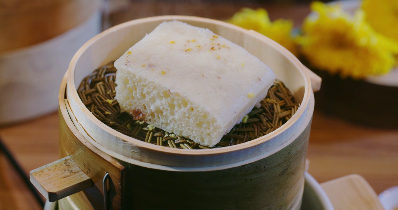 蒸笼里的重阳节美食桂花糕重阳糕视频素材