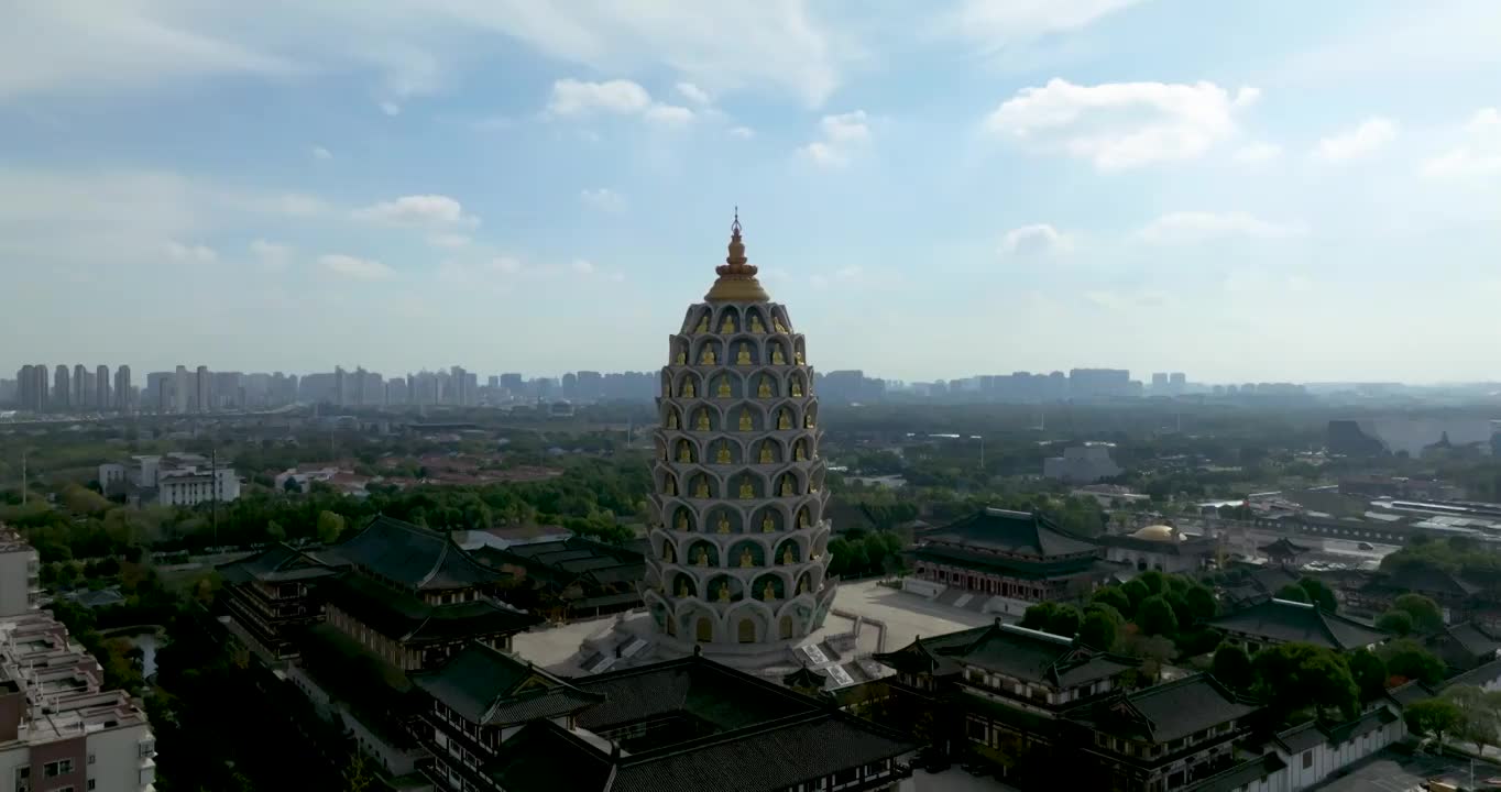 航拍著名寺院常州市武进区宝林寺佛塔建筑风光视频下载