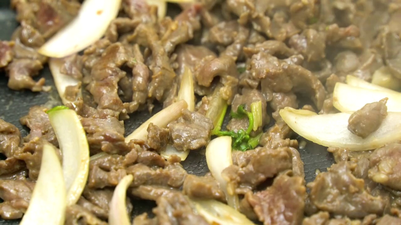 齐齐哈尔烤肉，韩式烤肉，电烤肉，熟肉视频素材