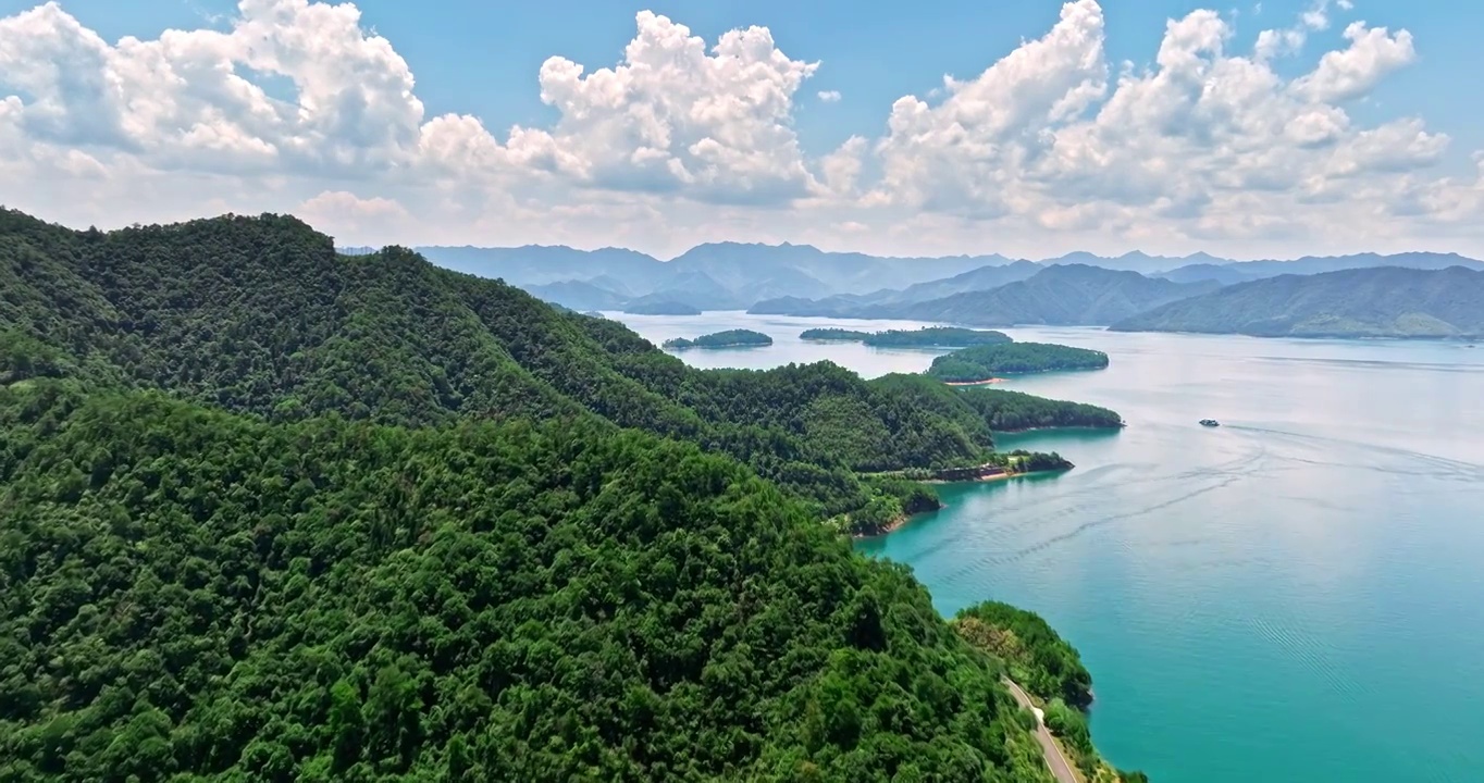 航拍中国杭州千岛湖夏季山脉湖泊自然风光视频下载