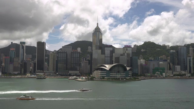 中国香港维多利亚港多云城市风光延时视频下载
