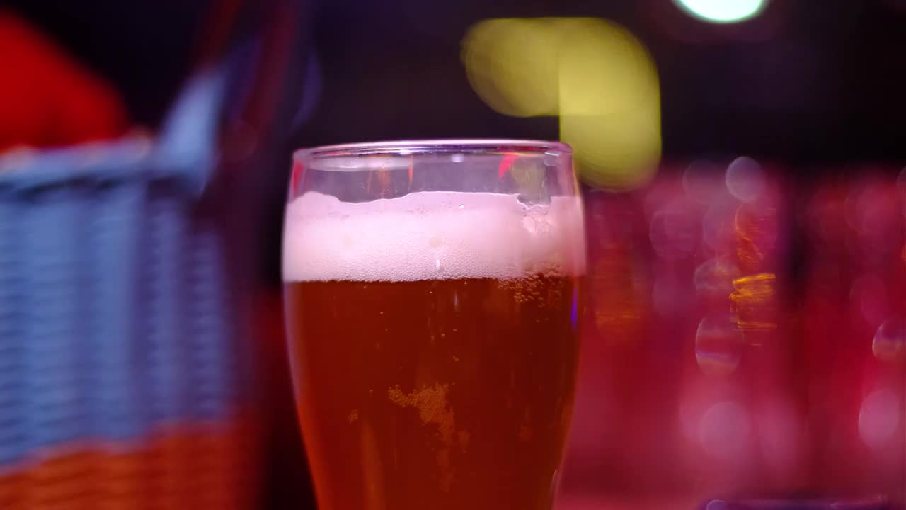四川省绵阳市室内啤酒,饮料,寒冷,含酒精饮料视频下载