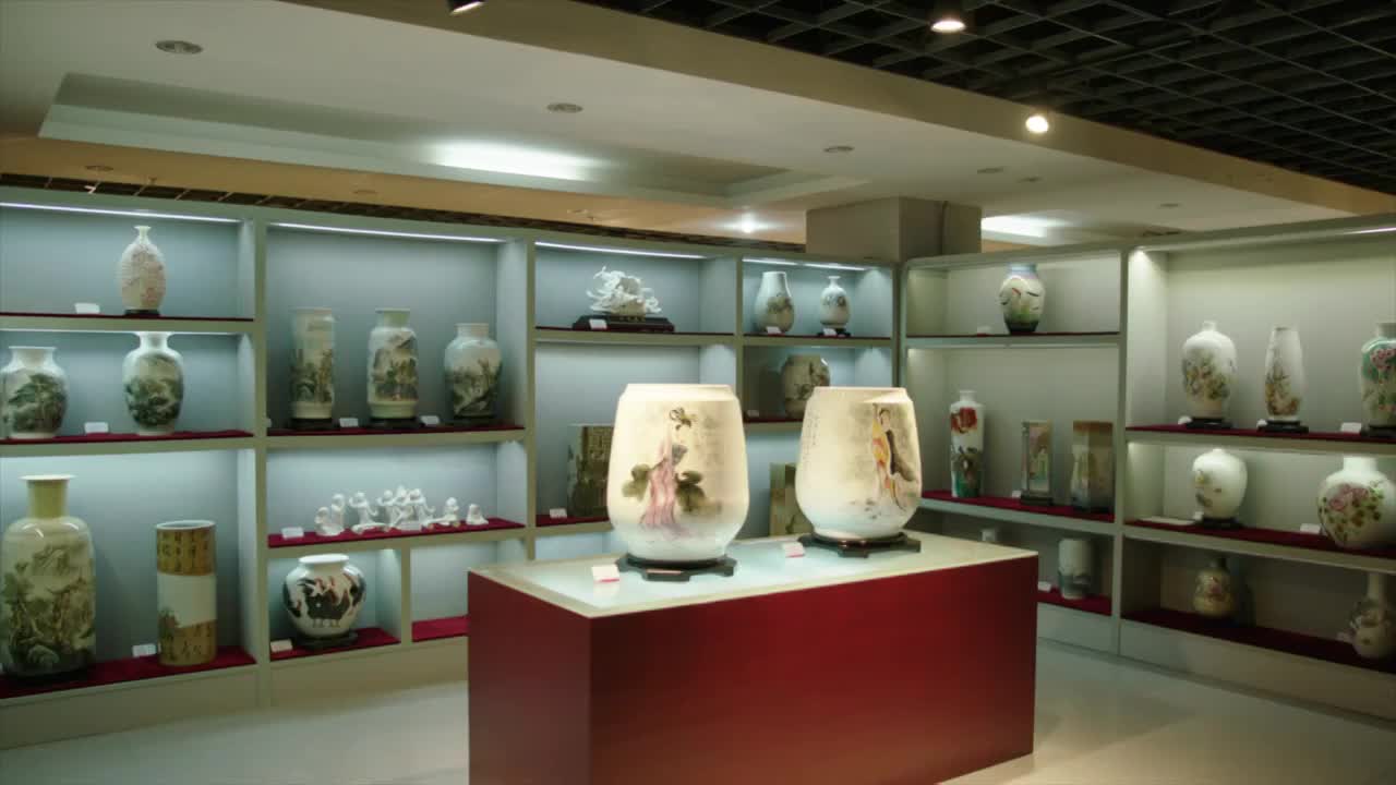 瓷器展览馆运动拍摄视频下载