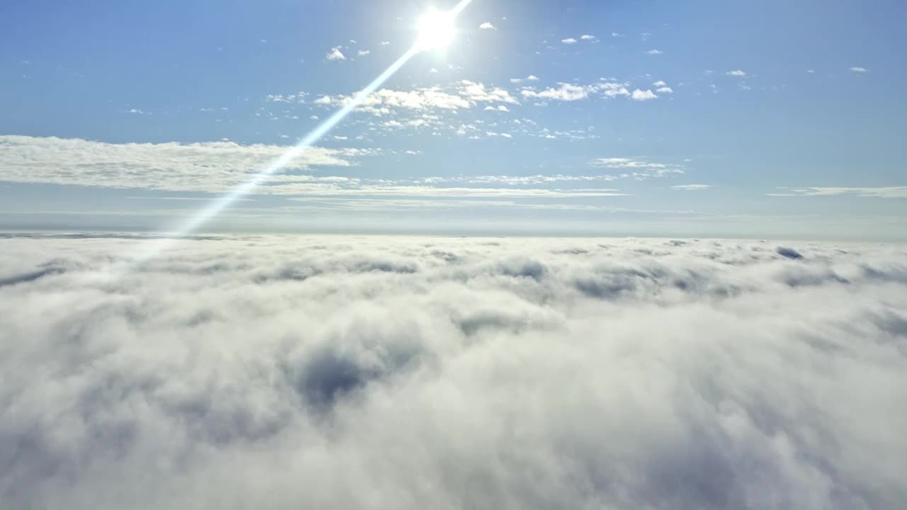 海口白昼都市云层之上平流雾风光视频素材