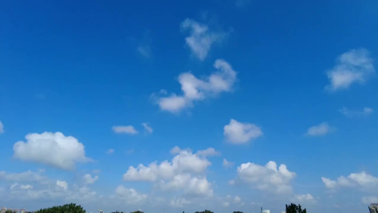 天空中快速移动的云视频下载