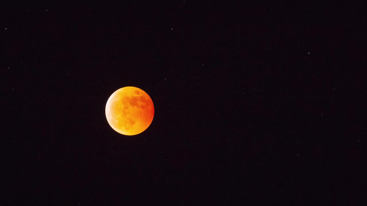 白马雪山红月亮延时视频素材