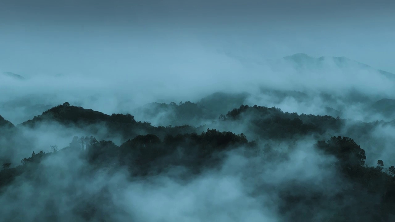 航拍云雾缭绕的连绵山脉云山雾绕视频素材