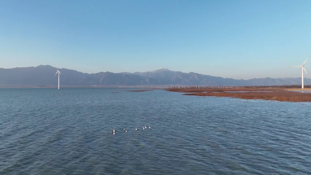 北京延庆区官厅水库风力发电机航拍视频下载