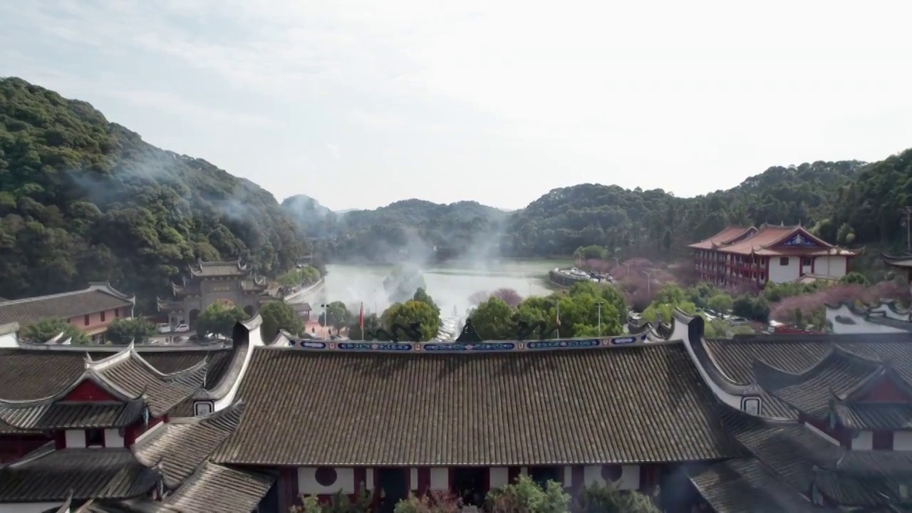 福州林阳寺建筑屋顶近距离航拍直飞视频素材