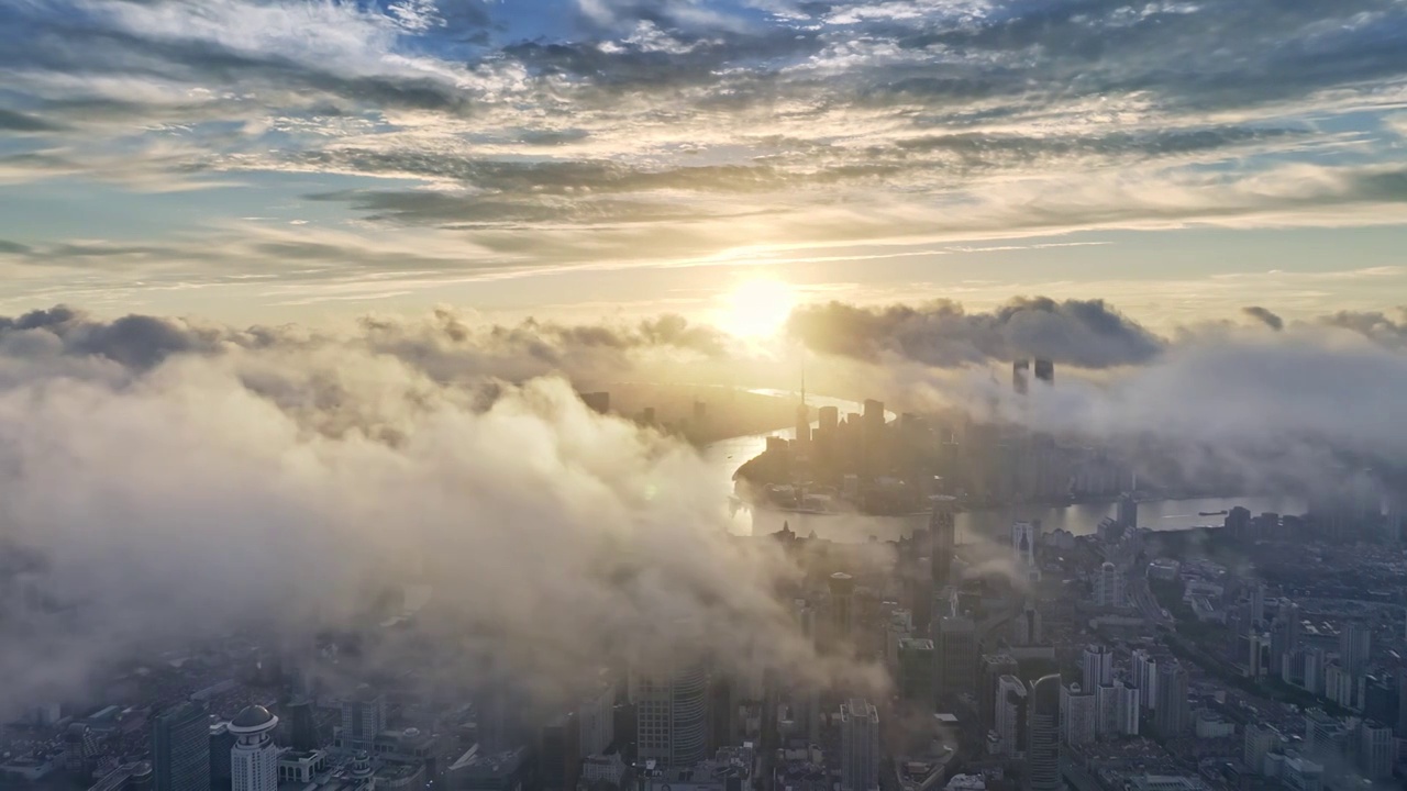 上海陆家嘴城市天际线日出震撼平流雾天空之城航拍视频素材