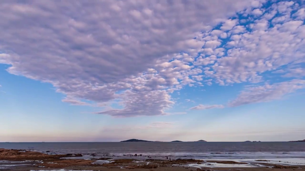 海边天空移动的云彩视频下载
