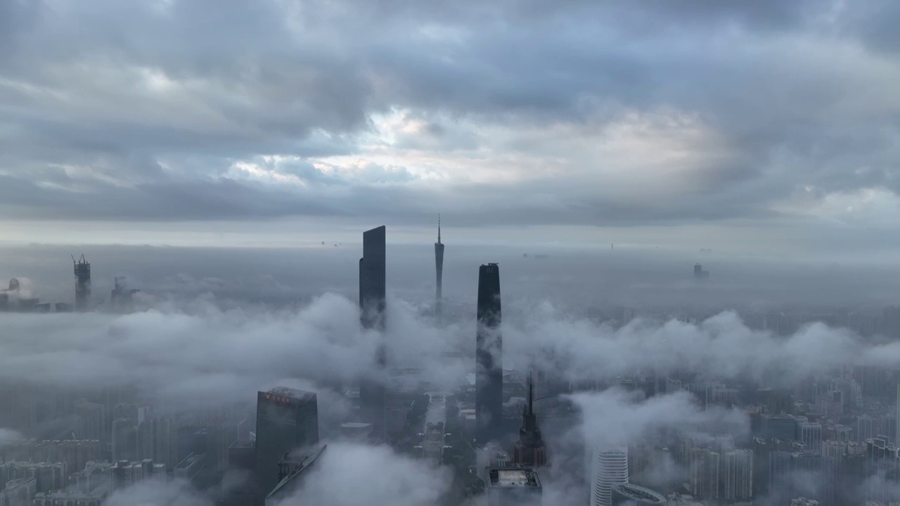 广州城市风光 云雾弥漫广州中轴线珠江新城视频素材