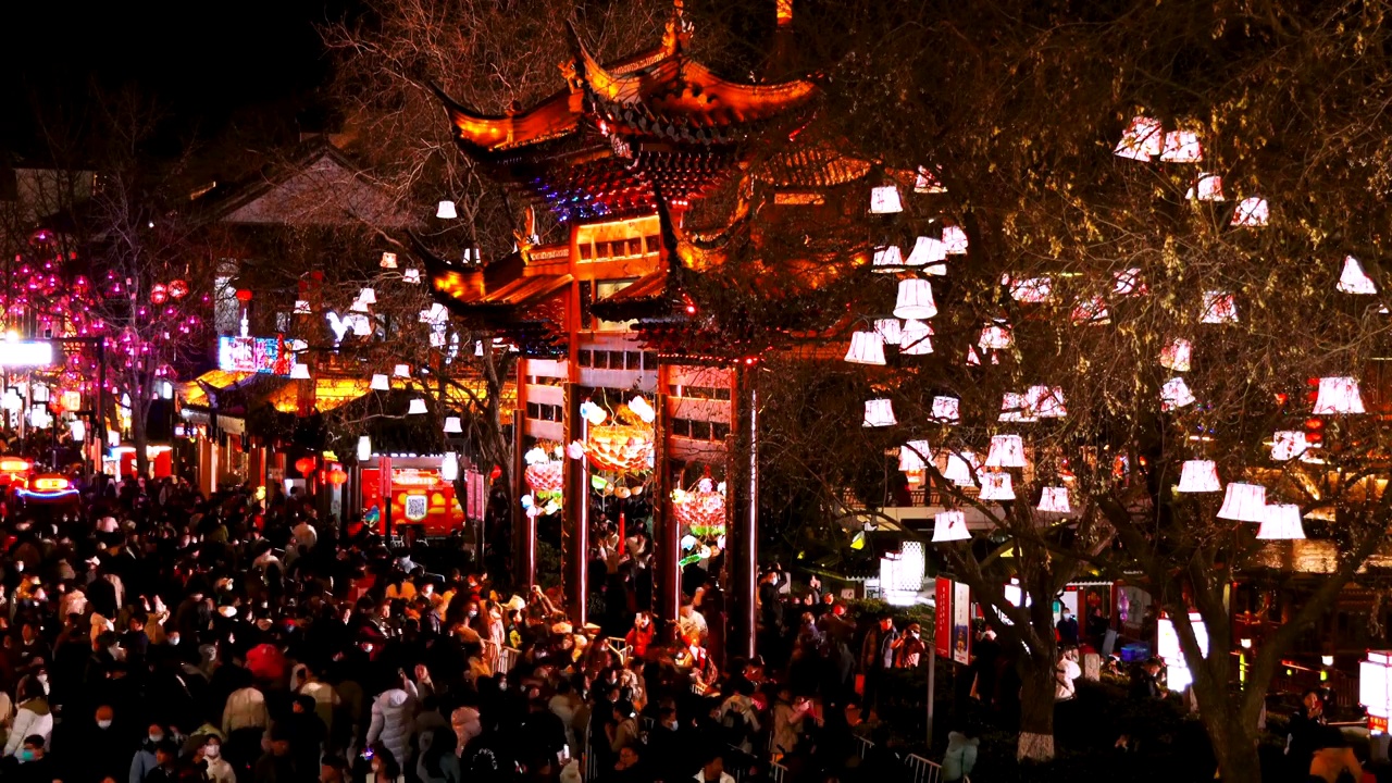 中国秦淮灯会，南京夫子庙拥挤的大量人群视频下载