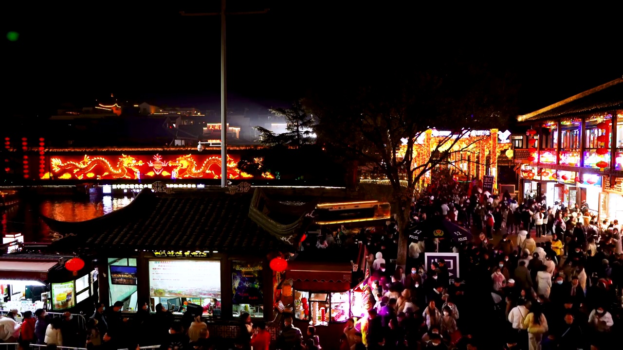 中国秦淮灯会，南京夫子庙夜晚拥挤的人海视频下载
