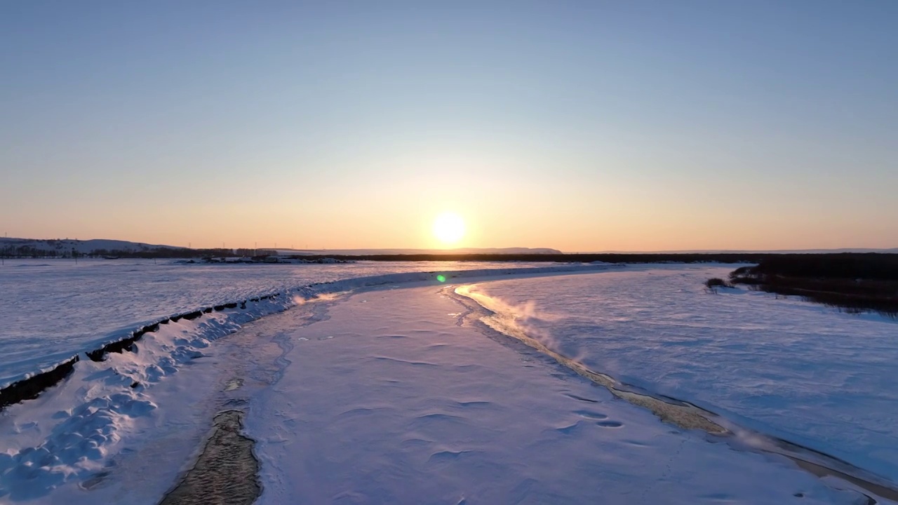 航拍海拉尔河冬季迷雾夕照视频素材