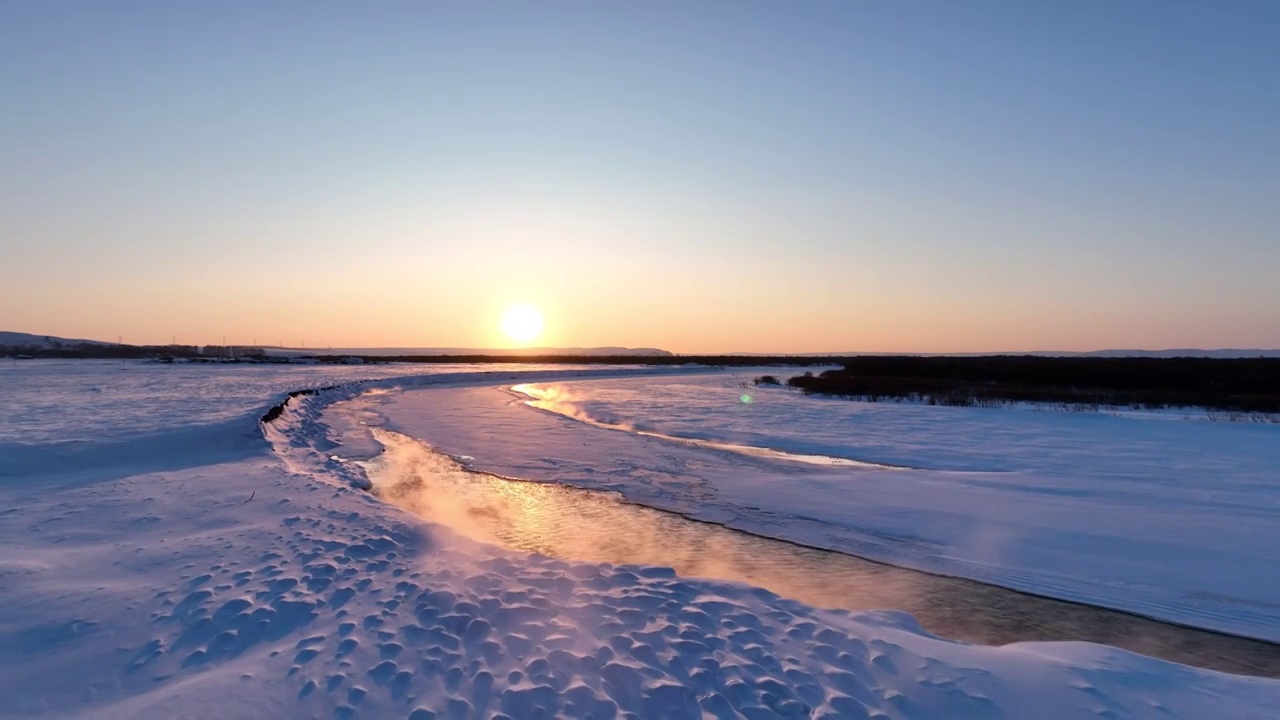 航拍海拉尔河冬季迷雾夕照视频素材