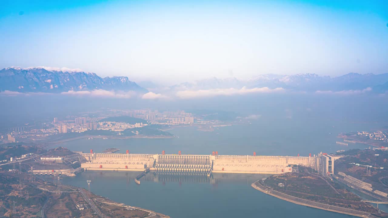 8K三峡大坝世界水利工程坝体云雾缭绕延时视频下载