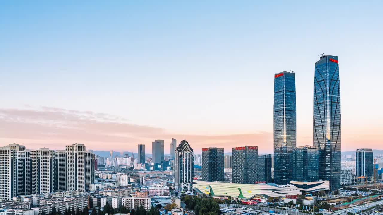 中国云南昆明双子塔和城市天际线日转夜延时摄影视频素材