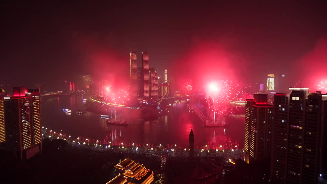 重庆来福士农历新年烟花秀视频素材