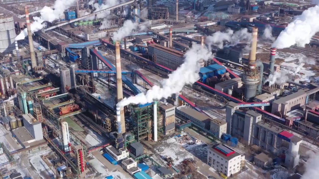 航拍冬天钢铁厂生产场景视频购买