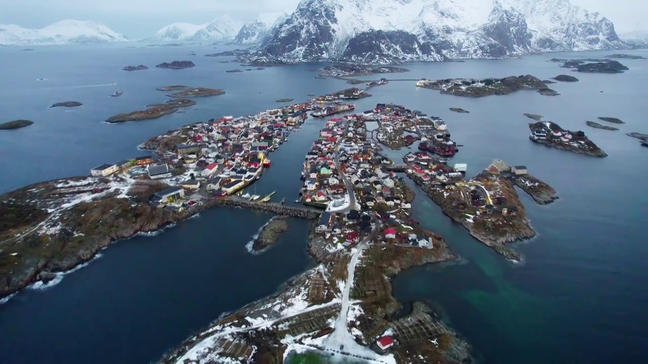 挪威罗弗敦群岛亨宁斯韦尔小镇冬季航拍视频下载