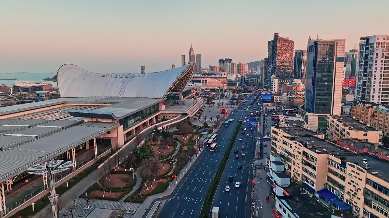 山东烟台站火车高铁站航拍城市风景视频下载