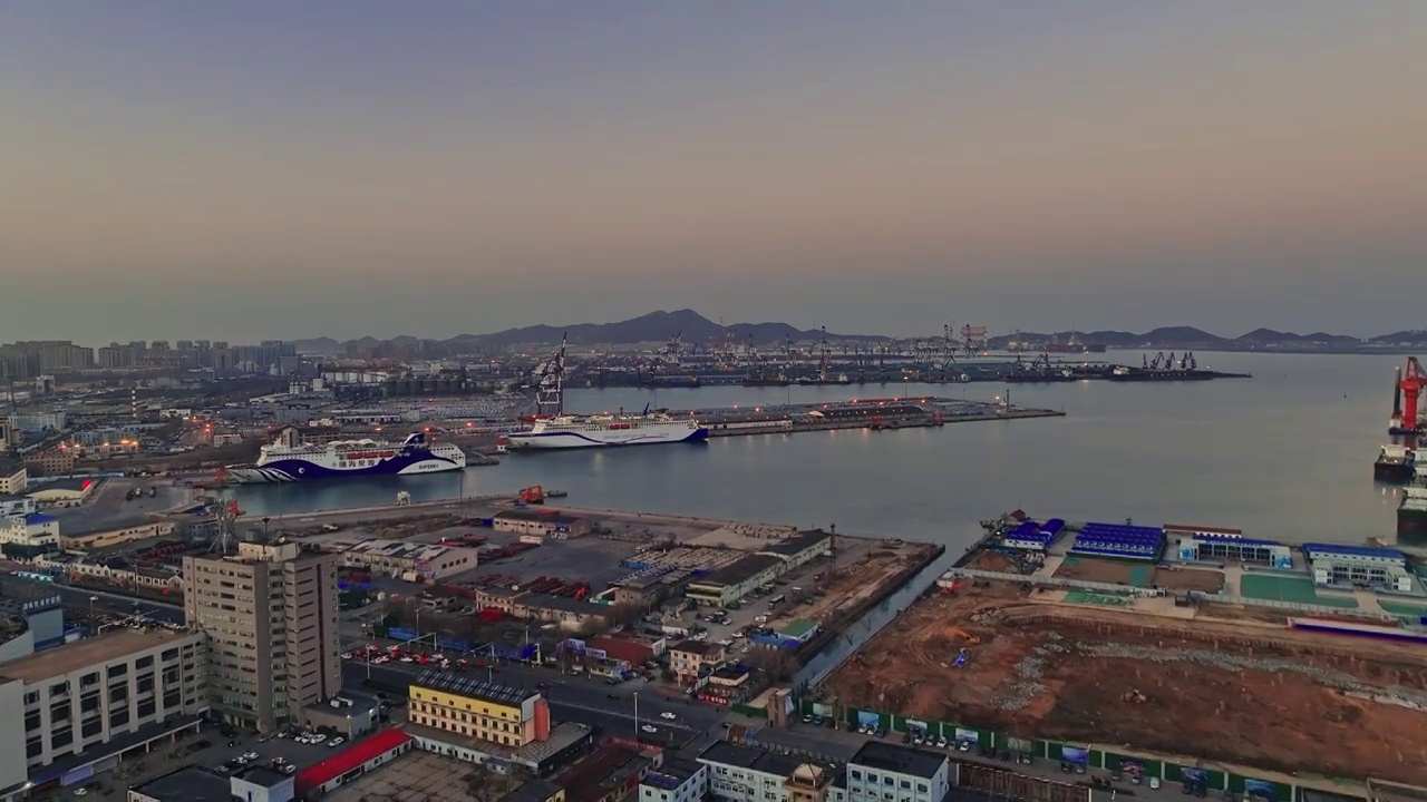 山东烟台码头港口城市风景航拍视频下载