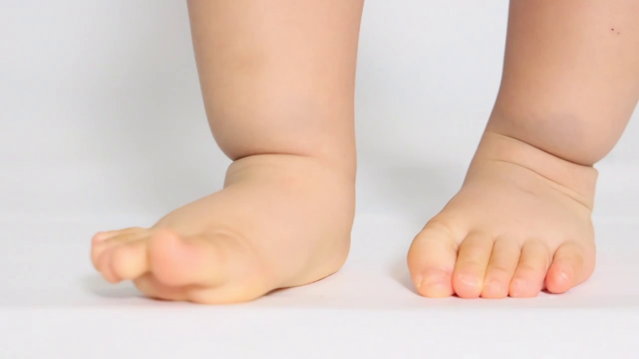 婴儿的脚视频下载