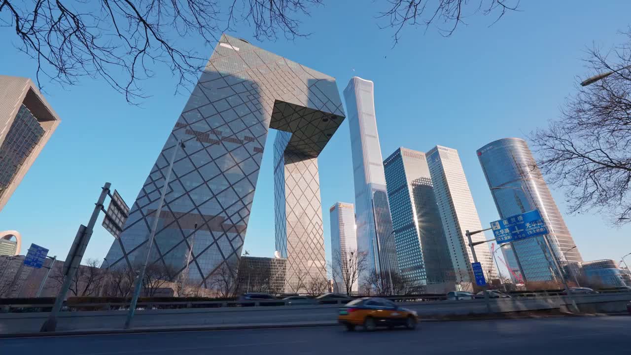 北京中央电视台总部大楼车流视频下载