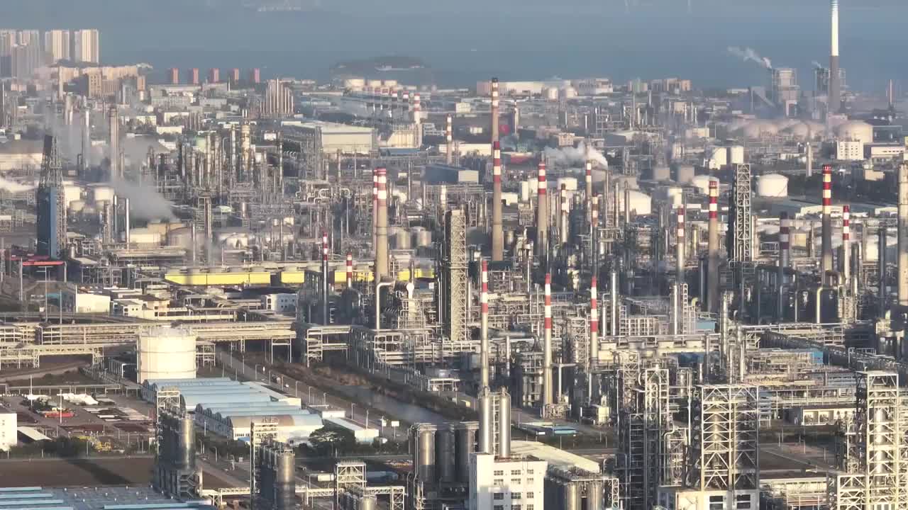 航拍广东惠州大亚湾化工工业园工厂全景视频素材