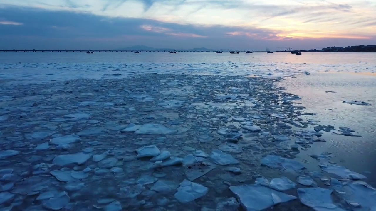 寒冷的冬季冰冻的海洋视频下载
