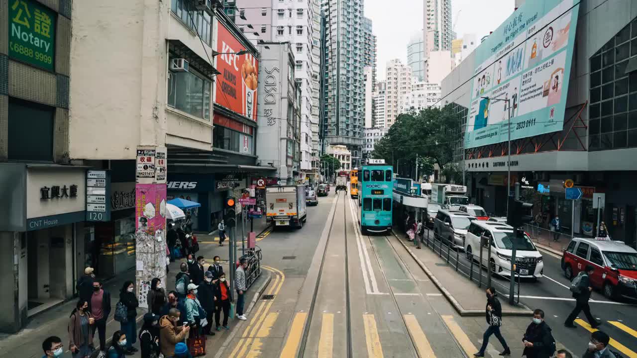 香港叮叮车穿梭街景延时摄影视频下载